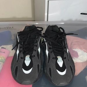 Yeezy Adidas Boost 700 V2 in Vanta